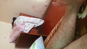 Голая нежная узбечка усердно сосет и дрочит хуй любимому другу