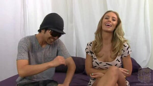 Довольный японец ебет известную порнозвезду Nicole Aniston