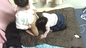 Смотрите секс с молодой японочкой, которая скачет на члене